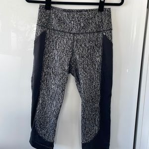 Black and white Lululemon 19 inch inseam leggings.